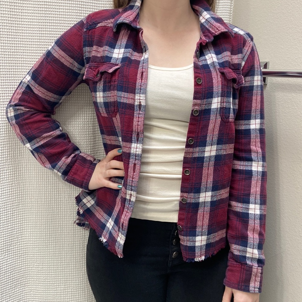‼️Women’s Billabong plaid flannel long-sleeve button-down shirt frayed bottom. M - Picture 3 of 14